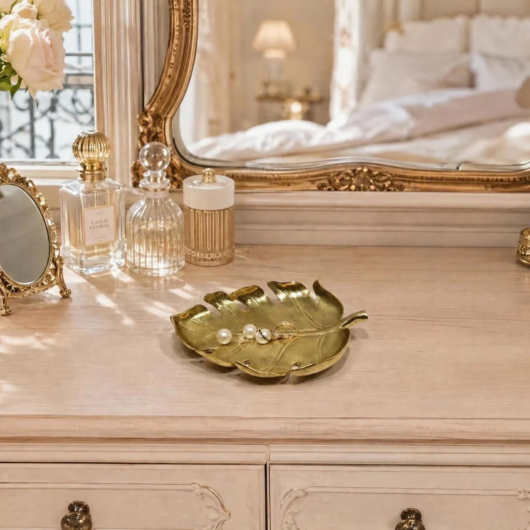 Licht luxe opbergbakje met gou - Jewelry Making Desk recensie en prijs